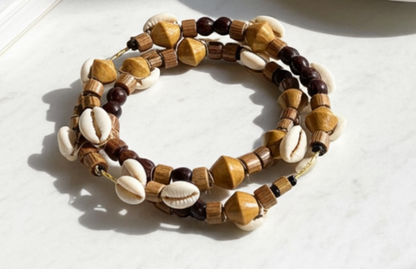 COWRIE SHELL AND WOOD SPIRAL CHOKER