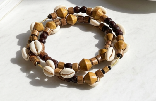 COWRIE SHELL AND WOOD SPIRAL CHOKER